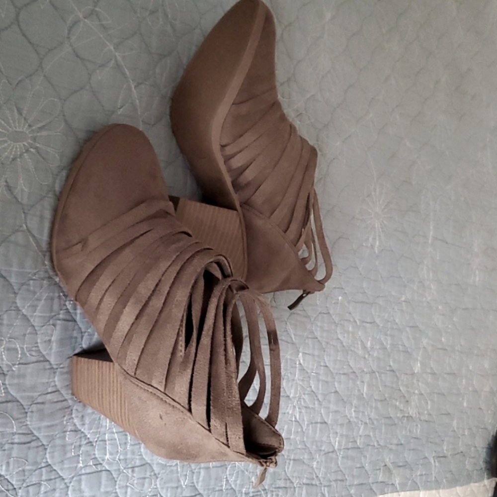 Size 9 brown ankle booties